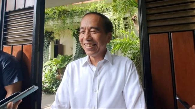 Jokowi Respons Disebut Hasto Bukan Lagi PDIP